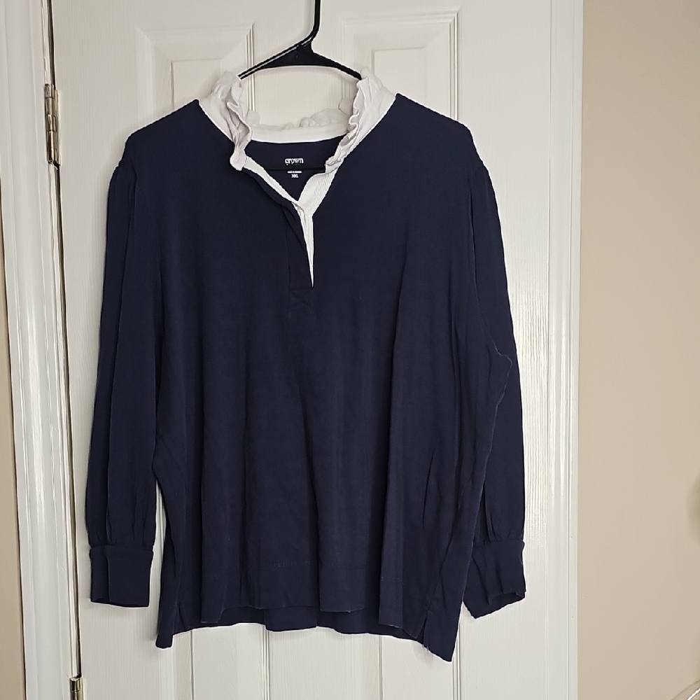 Crown & Ivy Navy and White Top Riffle‎ Neckline Soft Material